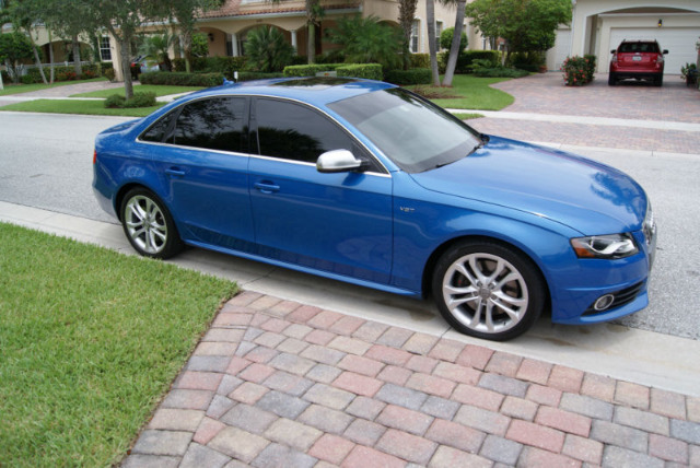 Audi S4 2011 photo 2