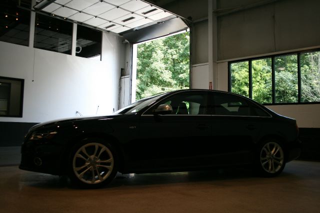 Audi S4 2011 photo 2