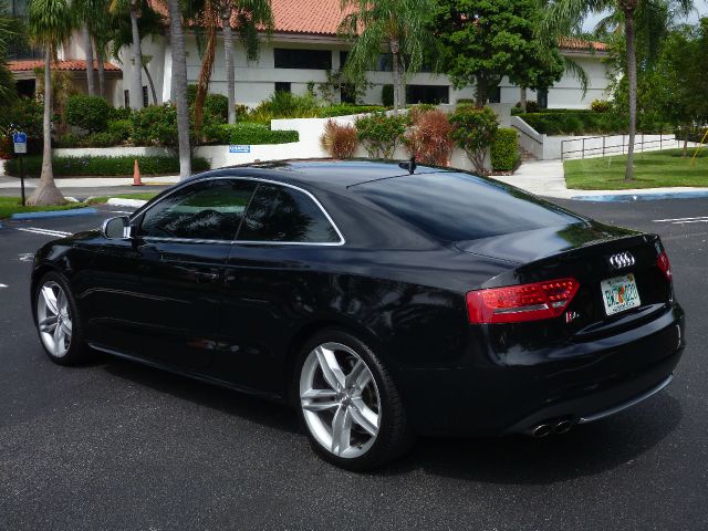 Audi S5 2010 photo 1