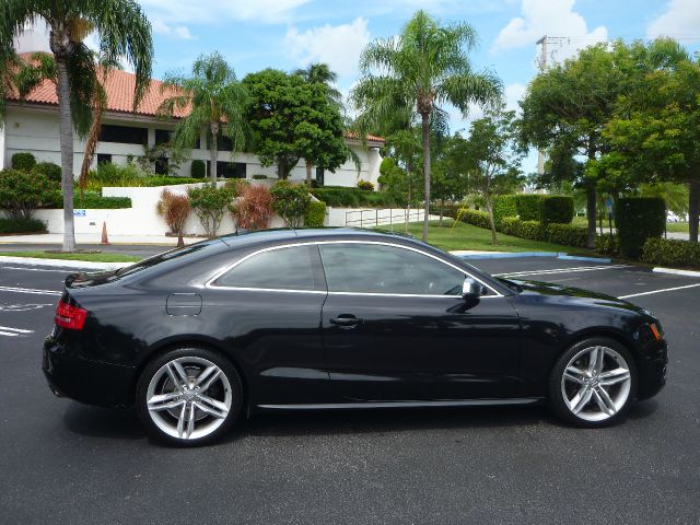 Audi S5 2010 photo 3