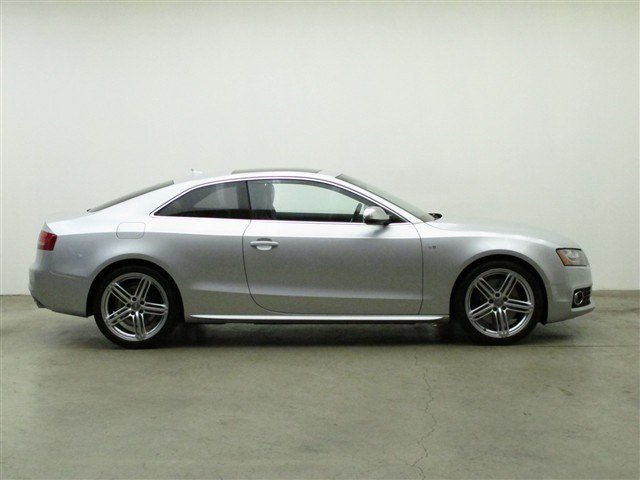 Audi S5 2010 photo 2
