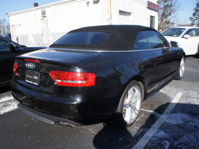 Audi S5 2010 photo 2
