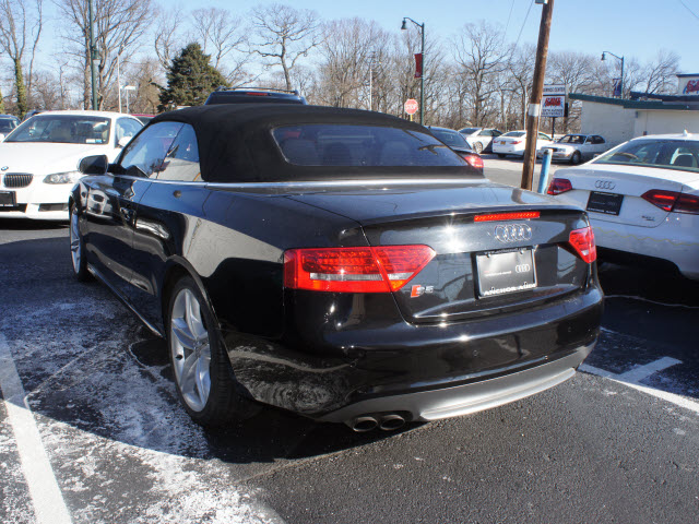 Audi S5 2010 photo 3