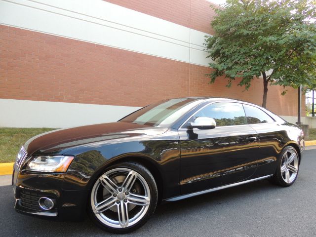 Audi S5 2010 photo 4