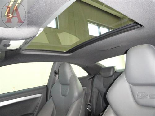 Audi S5 2010 photo 2