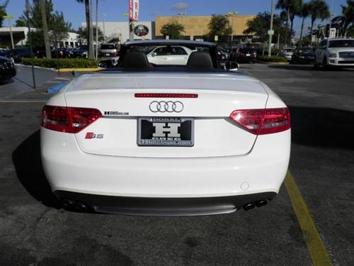 Audi S5 2010 photo 4