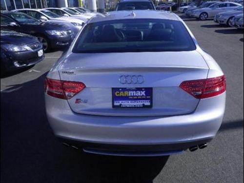 Audi S5 2010 photo 2
