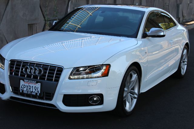 Audi S5 2011 photo 1