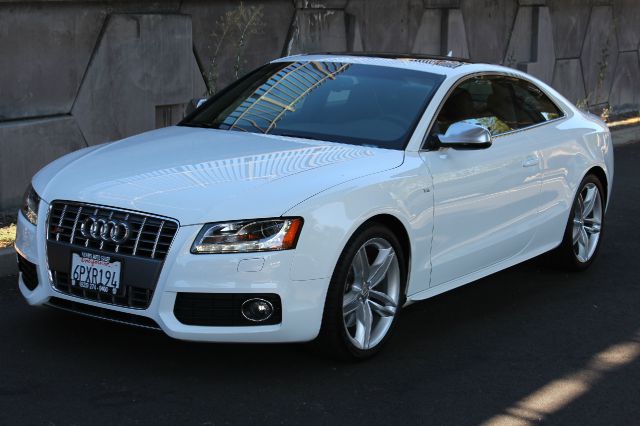 Audi S5 2011 photo 2
