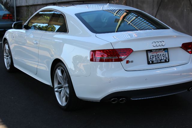 Audi S5 2011 photo 3