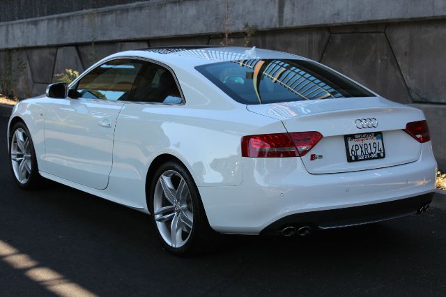 Audi S5 2011 photo 4