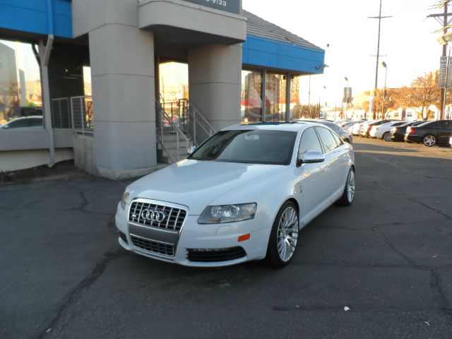 Audi S6 2010 photo 1