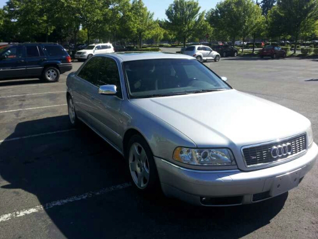 Audi S8 2001 photo 11