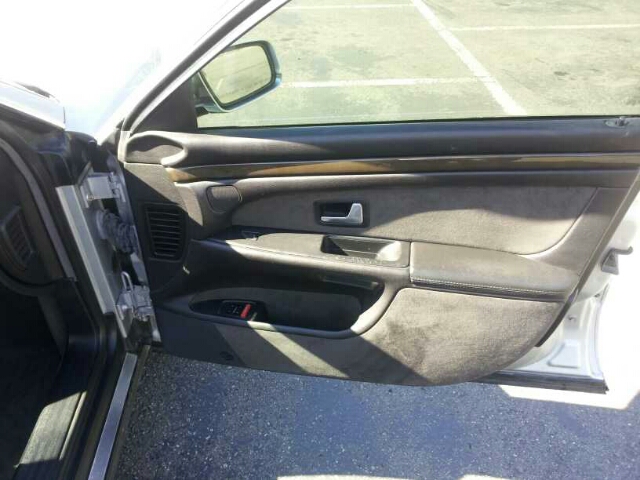 Audi S8 2001 photo 12