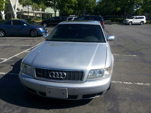Audi S8 2001 photo 2