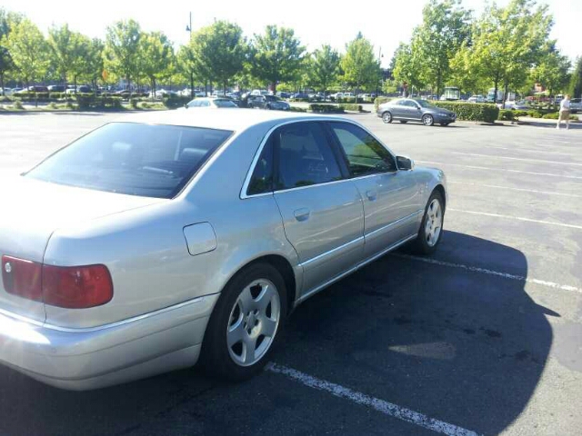 Audi S8 2001 photo 6