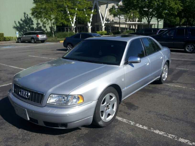 Audi S8 2001 photo 9