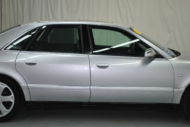 Audi S8 2001 photo 28