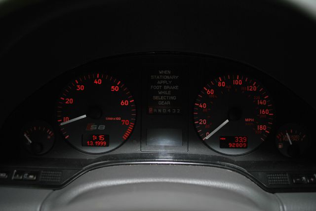 Audi S8 2001 photo 34