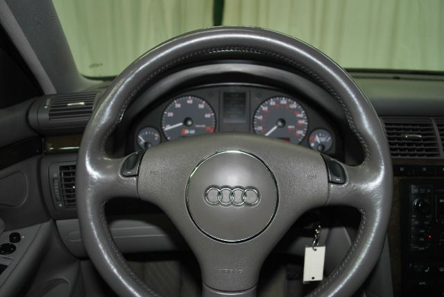 Audi S8 2001 photo 41