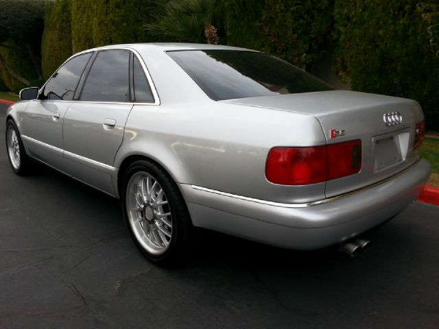 Audi S8 2002 photo 2