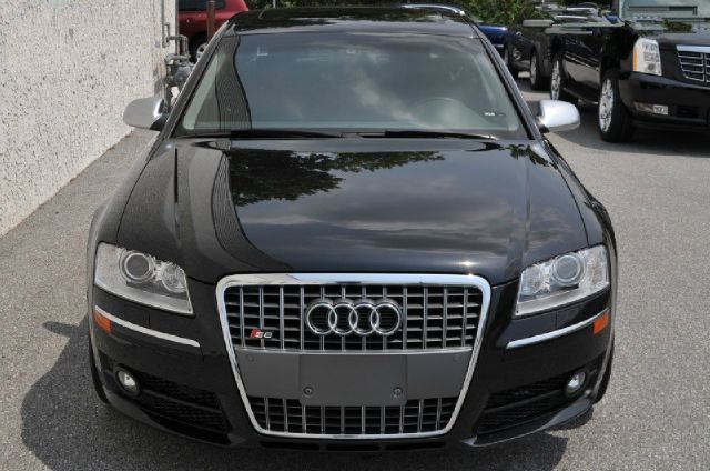 Audi S8 2007 photo 2