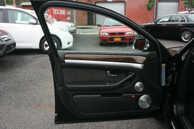 Audi S8 2007 photo 17