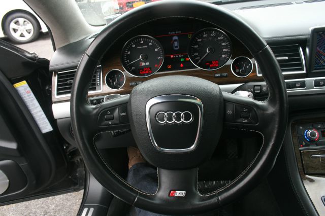 Audi S8 2007 photo 18