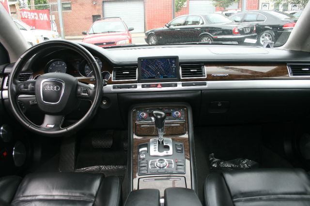 Audi S8 2007 photo 2