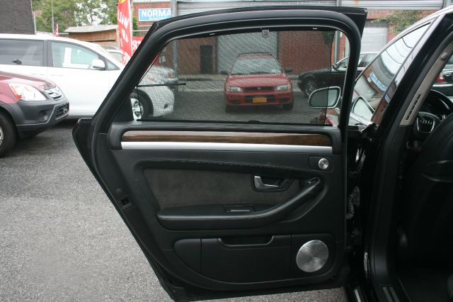 Audi S8 2007 photo 26