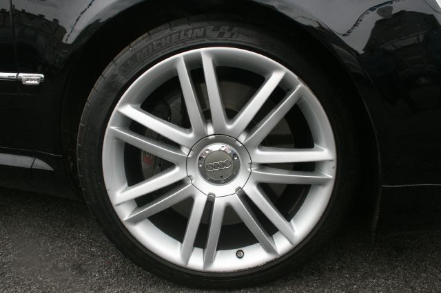 Audi S8 2007 photo 36