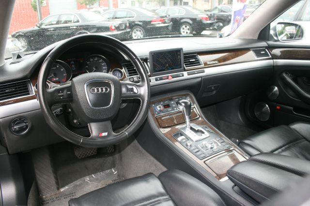 Audi S8 2007 photo 38