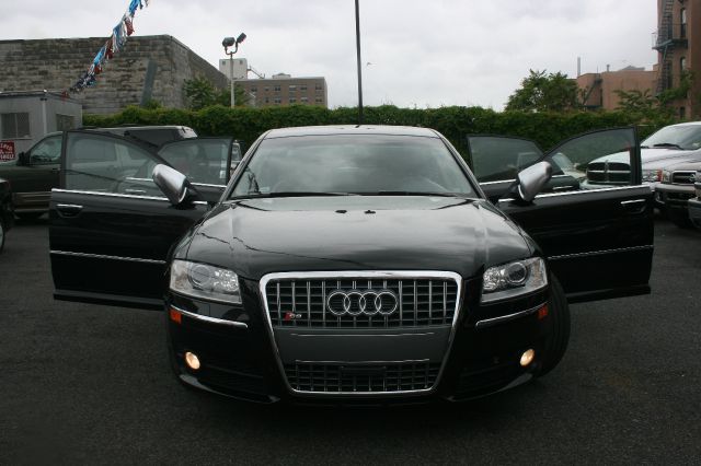 Audi S8 2007 photo 43