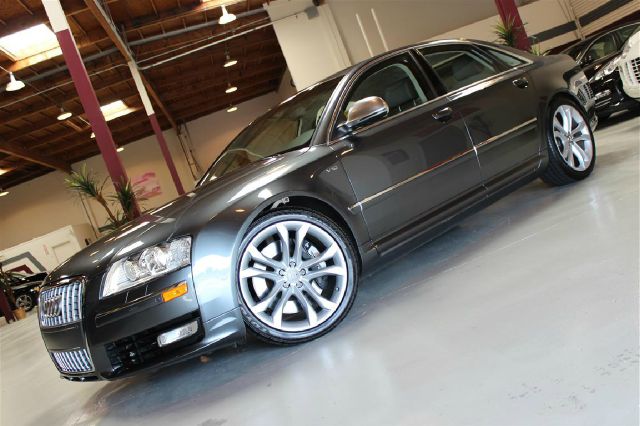 Audi S8 2008 photo 2