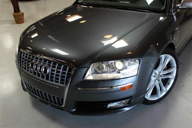 Audi S8 2008 photo 4