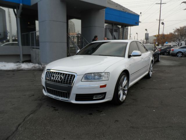 Audi S8 2009 photo 1