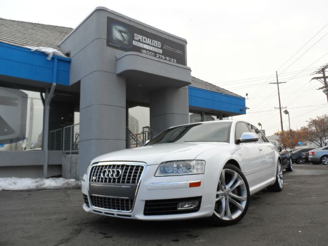 Audi S8 2009 photo 2