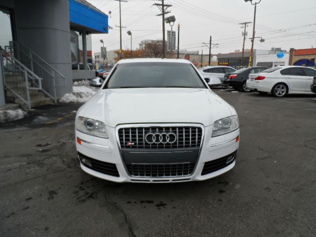 Audi S8 2009 photo 4