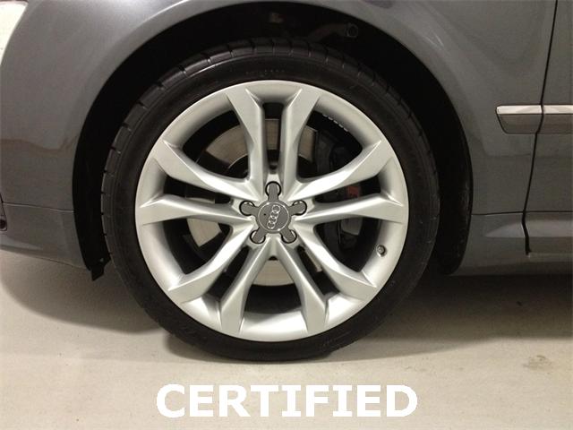 Audi S8 2009 photo 4