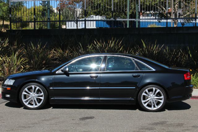 Audi S8 2009 photo 3