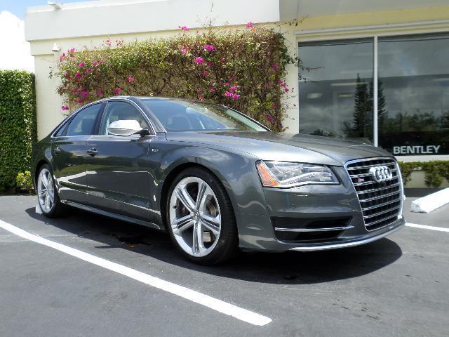 Audi S8 2013 photo 1