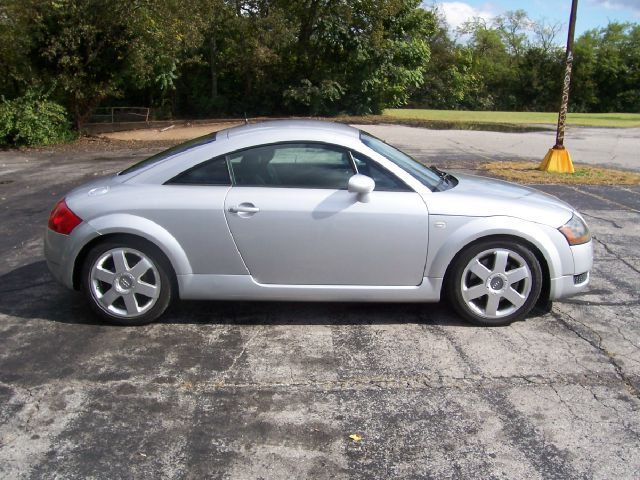 Audi TT 2001 photo 2