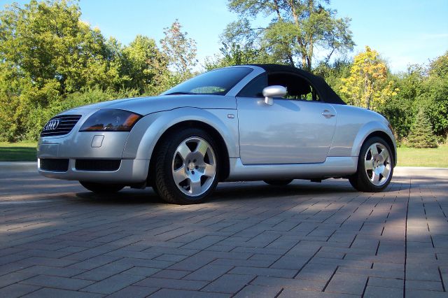 Audi TT 2001 photo 2