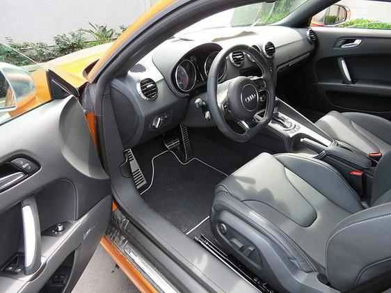 Audi TTS 2010 photo 3