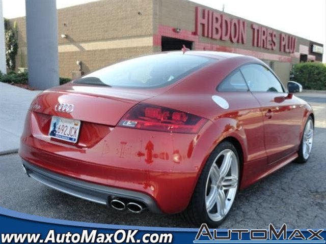 Audi TTS 2011 photo 2