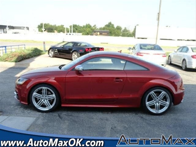 Audi TTS 2011 photo 5