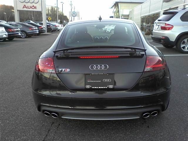 Audi TTS 2011 photo 4