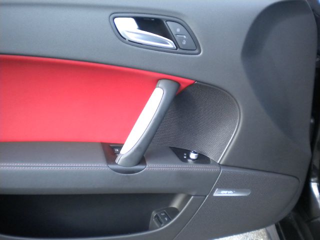 Audi TTS 2013 photo 14