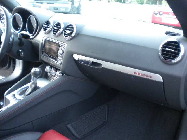 Audi TTS 2013 photo 24