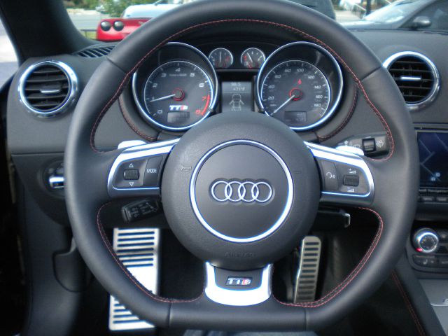 Audi TTS 2013 photo 5